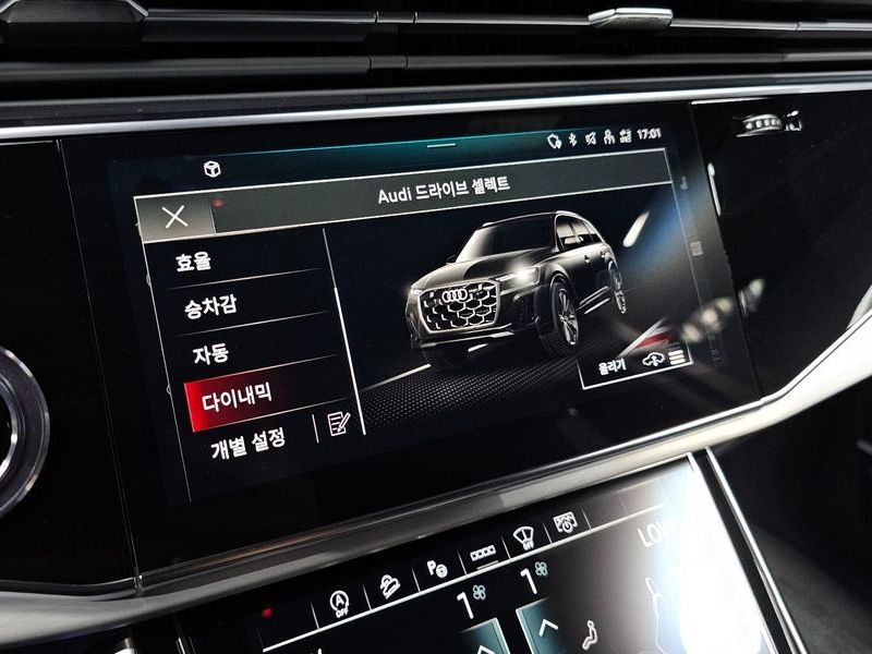 2025 Audi Q7 55 TFSI Quattro Premium photo 30
