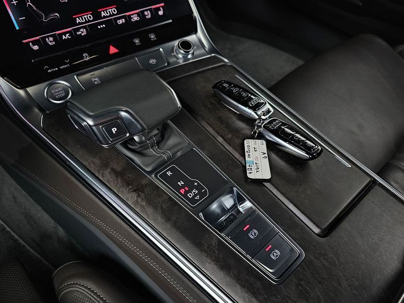 2020 Audi A7 55 TFSI Quattro Premium photo 9
