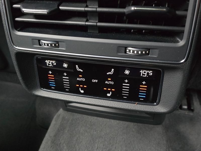 2021 Audi Q7 45 TDI Quattro Premium photo 19