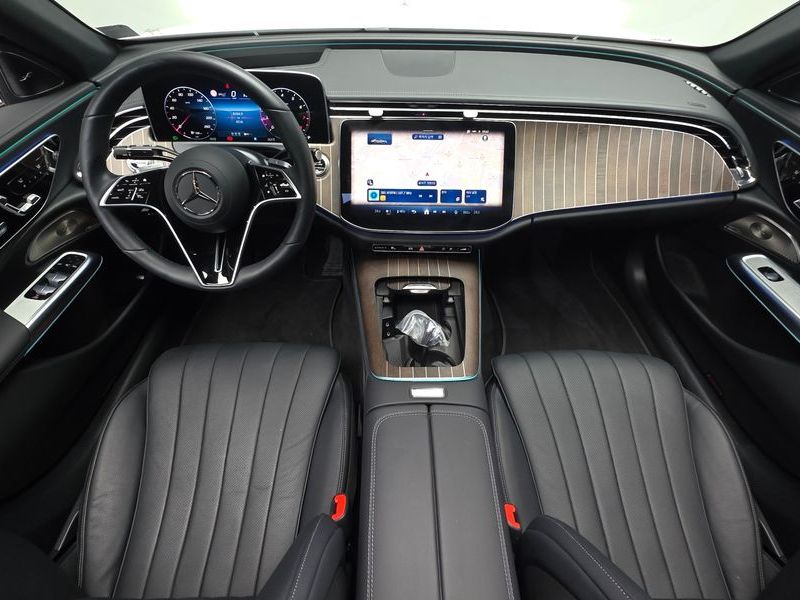 2025 Mercedes-Benz E-Class E300 4MATIC Exclusive photo 7