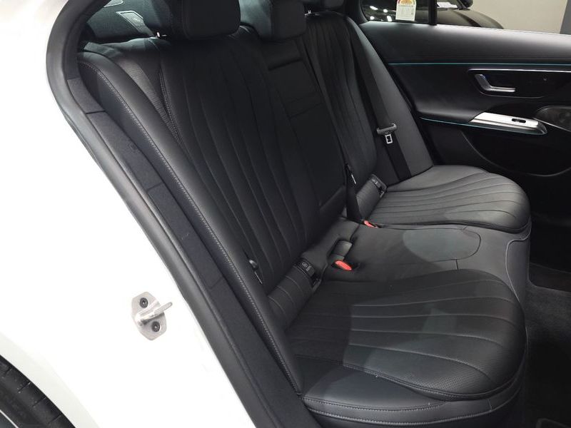 2025 Mercedes-Benz E-Class E300 4MATIC Exclusive photo 11