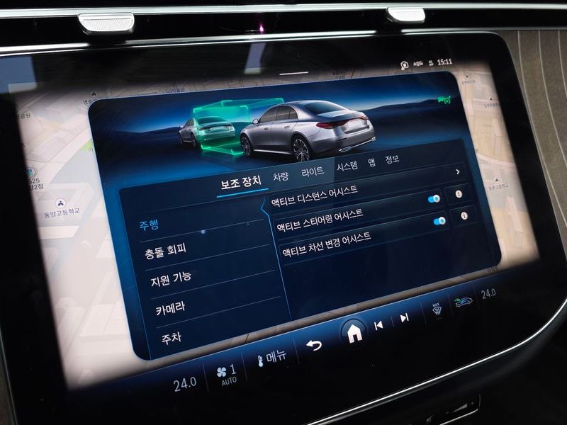 2025 Mercedes-Benz E-Class E300 4MATIC Exclusive photo 17