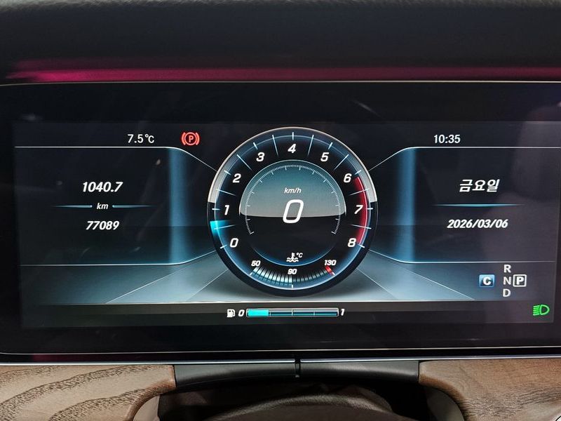 2017 Mercedes-Benz E-Class E300 4MATIC Exclusive photo 8