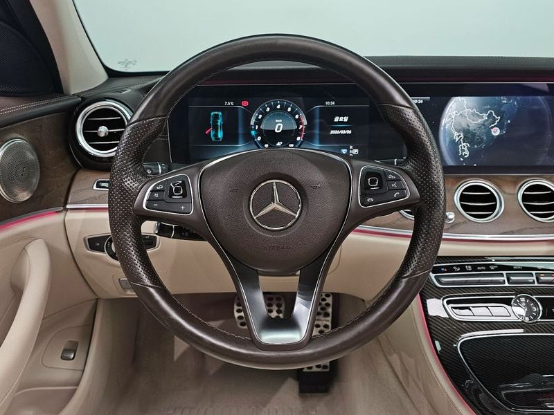 2017 Mercedes-Benz E-Class E300 4MATIC Exclusive photo 13