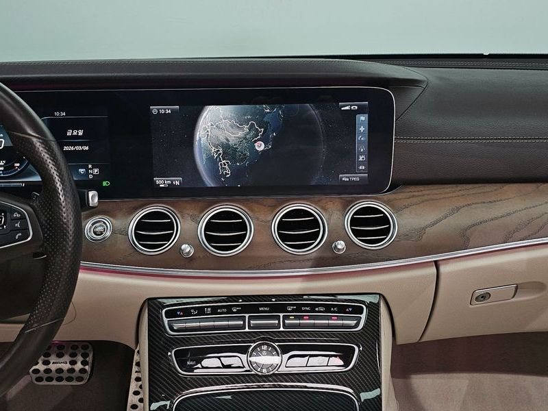 2017 Mercedes-Benz E-Class E300 4MATIC Exclusive photo 14