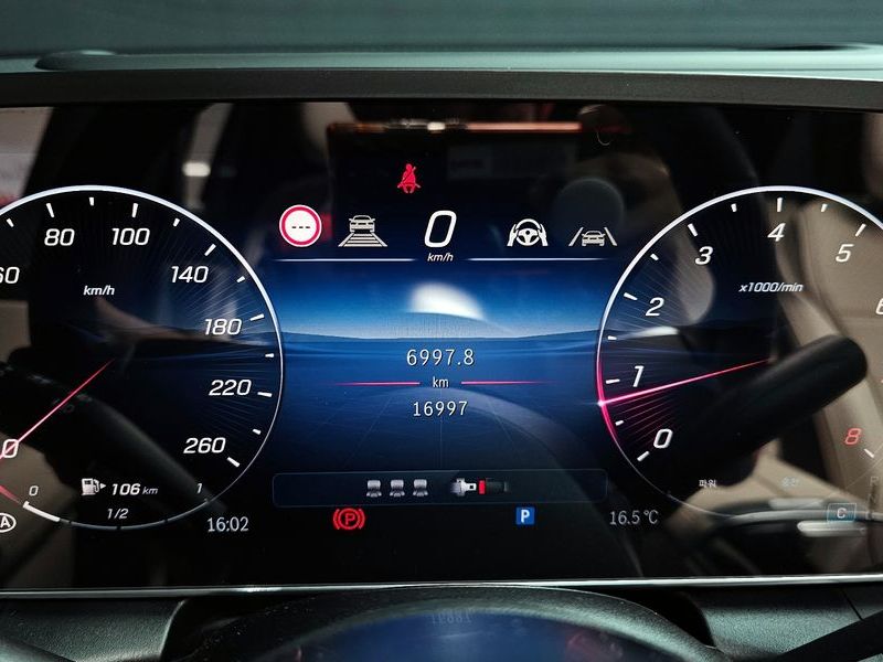 2025 Mercedes-Benz C-Class GLC 300 4MATIC Avantgarde photo 8