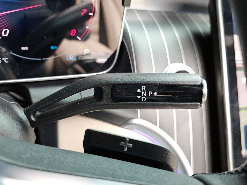 2025 Mercedes-Benz C-Class GLC 300 4MATIC Avantgarde photo 9