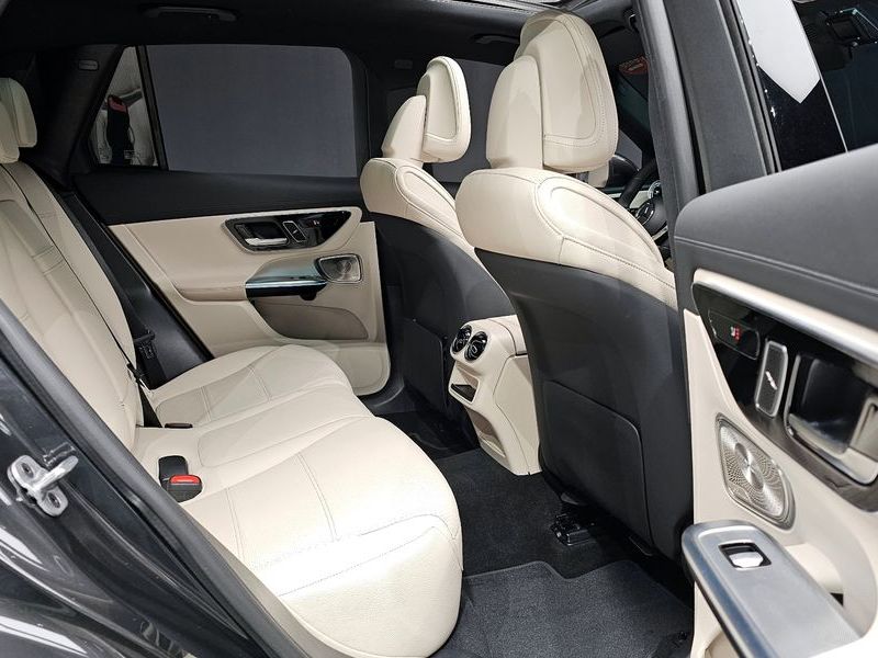 2025 Mercedes-Benz C-Class GLC 300 4MATIC Avantgarde photo 12