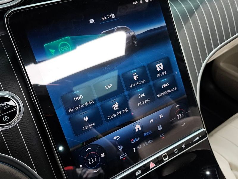 2025 Mercedes-Benz C-Class GLC 300 4MATIC Avantgarde photo 17