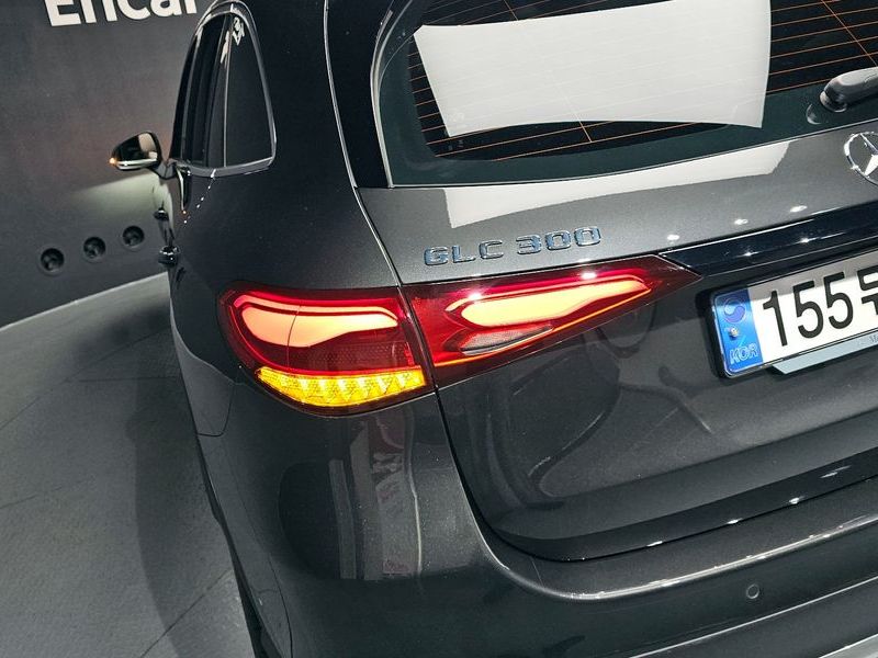 2025 Mercedes-Benz C-Class GLC 300 4MATIC Avantgarde photo 23