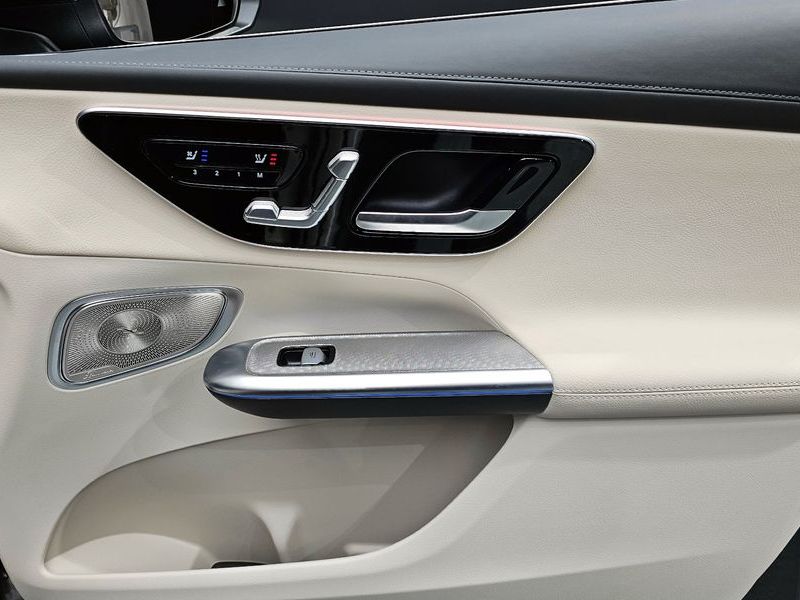 2025 Mercedes-Benz C-Class GLC 300 4MATIC Avantgarde photo 24