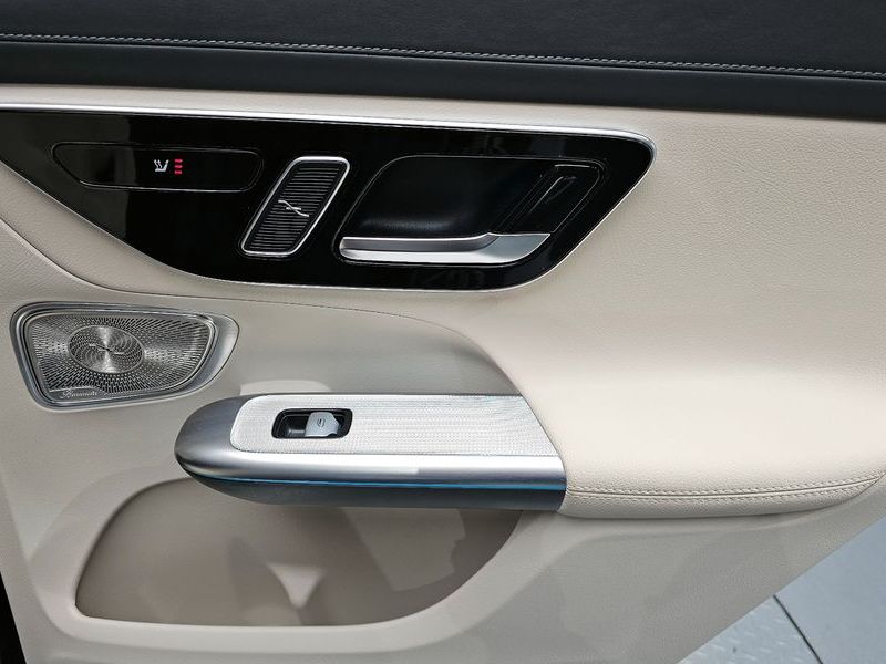 2025 Mercedes-Benz C-Class GLC 300 4MATIC Avantgarde photo 25