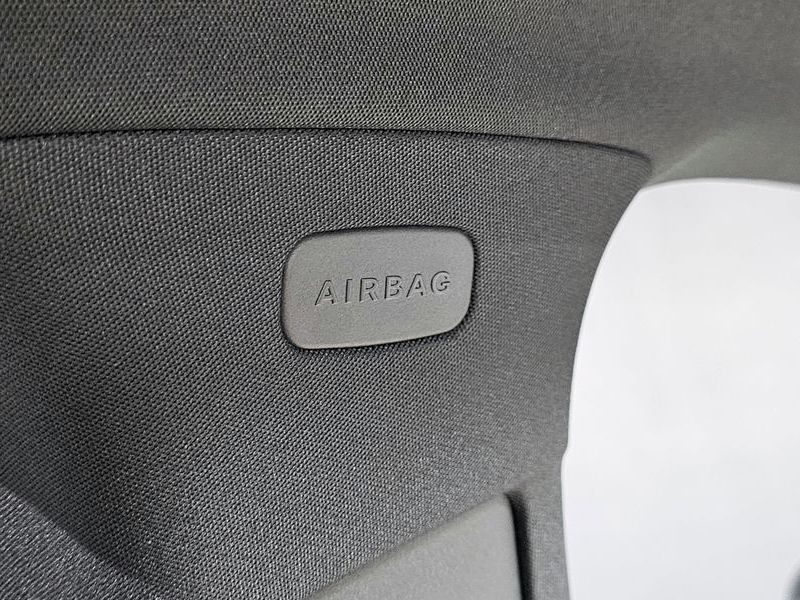 2025 Mercedes-Benz C-Class GLC 300 4MATIC Avantgarde photo 29