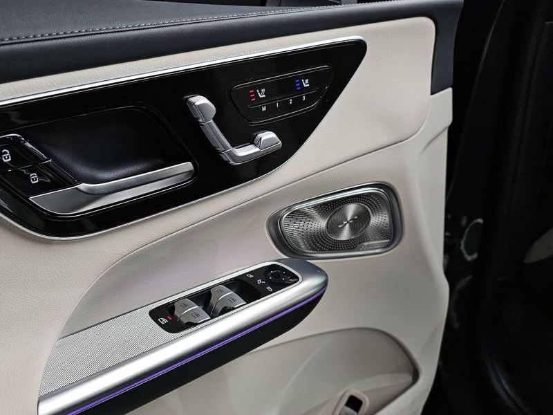 2025 Mercedes-Benz C-Class GLC 300 4MATIC Avantgarde photo 30