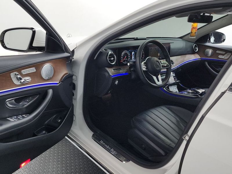 2019 Mercedes-Benz E-Class E300 4MATIC Exclusive photo 10