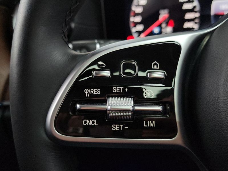 2019 Mercedes-Benz E-Class E300 4MATIC Exclusive photo 16