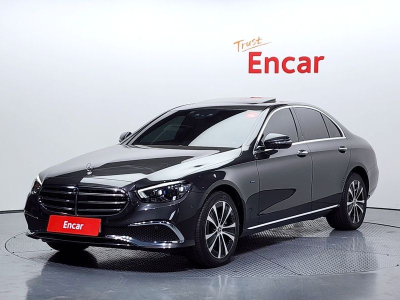 2021 Mercedes-Benz E-Class E300e 4MATIC Exclusive photo 1