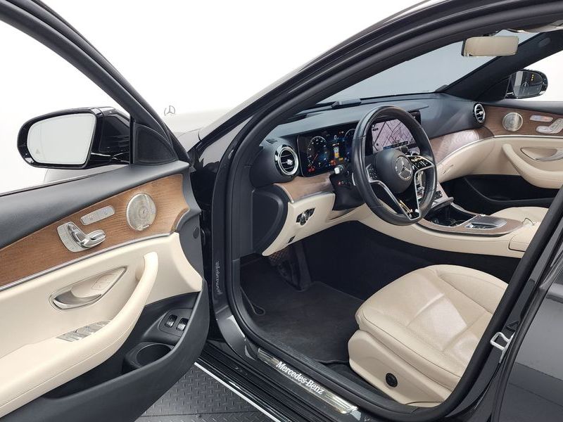 2021 Mercedes-Benz E-Class E300e 4MATIC Exclusive photo 10