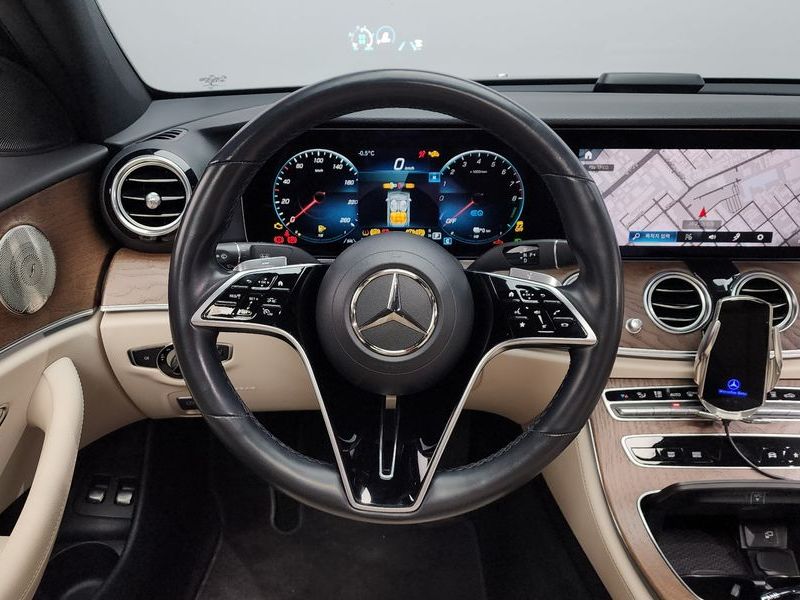2021 Mercedes-Benz E-Class E300e 4MATIC Exclusive photo 13