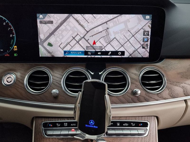 2021 Mercedes-Benz E-Class E300e 4MATIC Exclusive photo 14