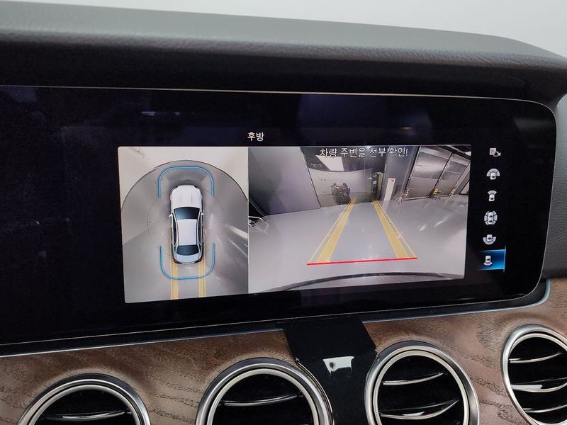 2021 Mercedes-Benz E-Class E300e 4MATIC Exclusive photo 15