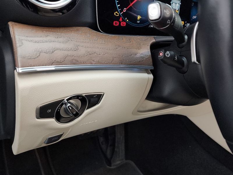 2021 Mercedes-Benz E-Class E300e 4MATIC Exclusive photo 18
