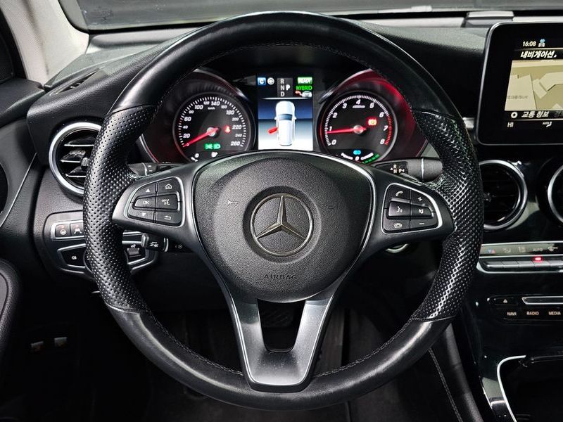 2019 Mercedes-Benz C-Class GLC350e 4MATIC Premium photo 13