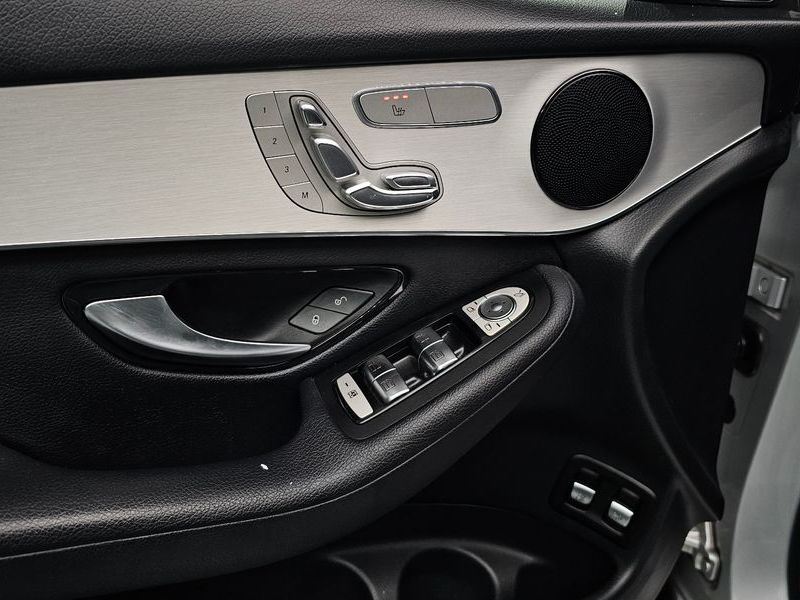 2019 Mercedes-Benz C-Class GLC350e 4MATIC Premium photo 18