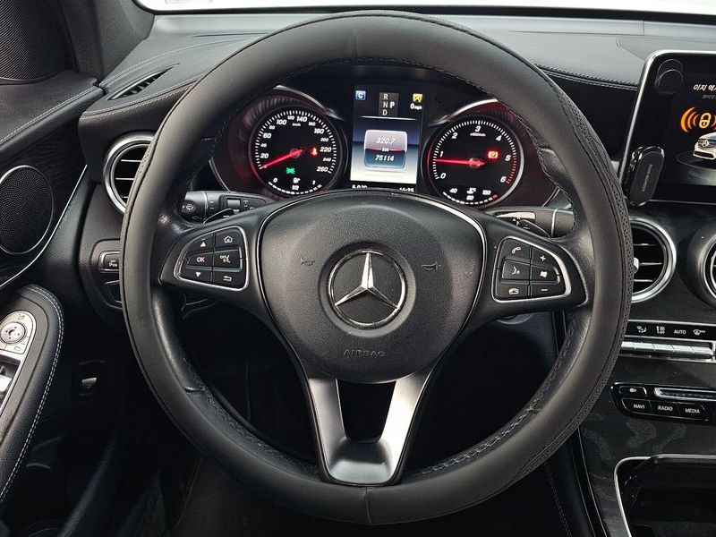 2017 Mercedes-Benz C-Class GLC220 d 4MATIC Premium photo 13