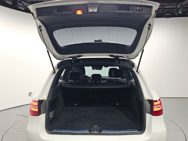 2017 Mercedes-Benz C-Class GLC220 d 4MATIC Premium photo 19