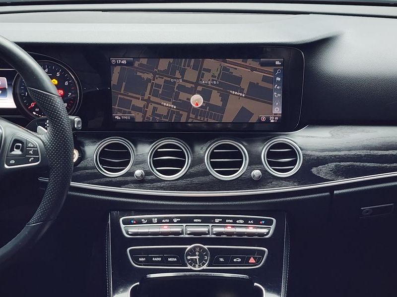 2018 Mercedes-Benz E-Class E200 Avantgarde photo 14