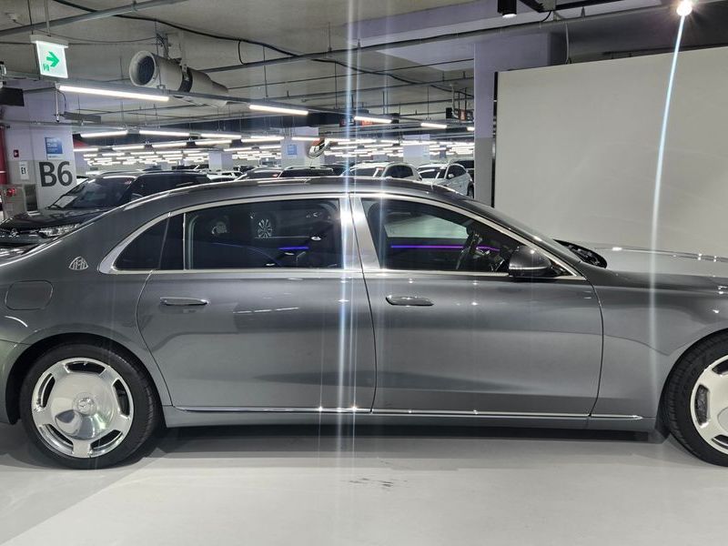 2025 Mercedes-Benz S-Class Maybach S580 4MATIC photo 9