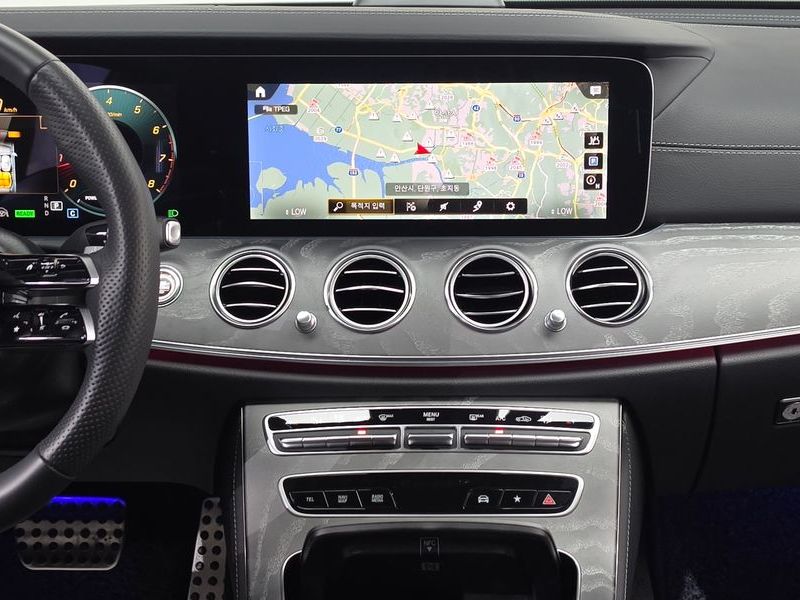 2023 Mercedes-Benz E-Class E350 4MATIC AMG Line photo 13