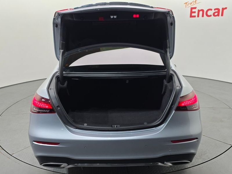 2022 Mercedes-Benz E-Class E350 4MATIC AMG Line photo 18