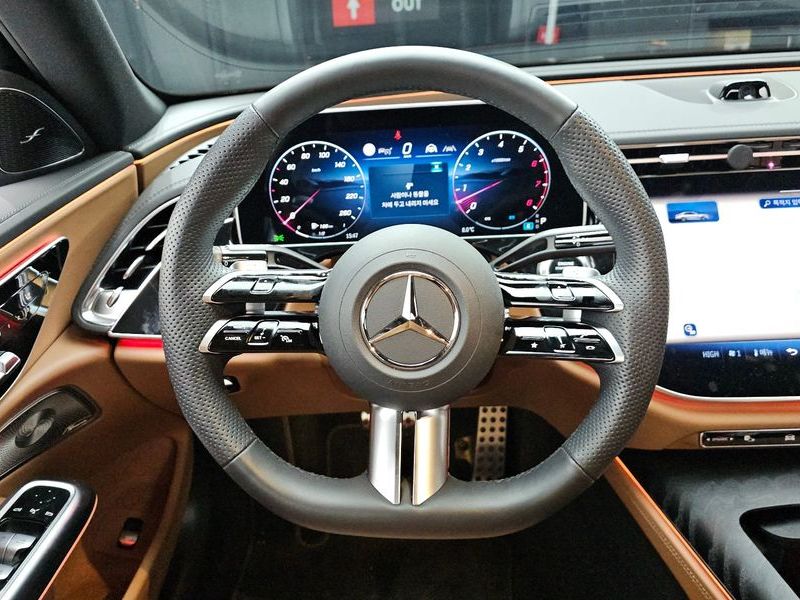 2026 Mercedes-Benz E-Class E450 4MATIC AMG Line photo 13