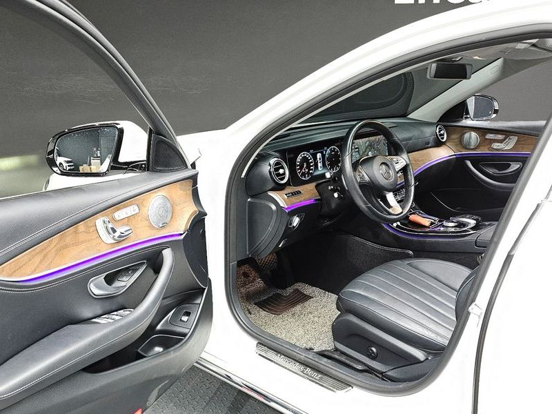 2018 Mercedes-Benz E-Class E300 4MATIC Exclusive photo 10