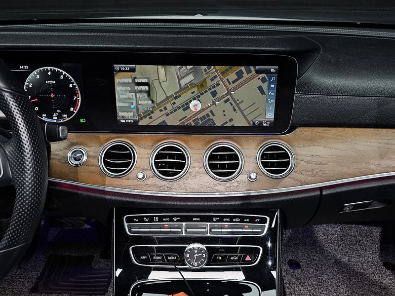 2018 Mercedes-Benz E-Class E300 4MATIC Exclusive photo 12