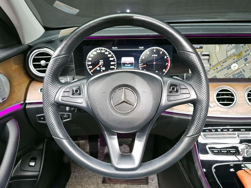 2018 Mercedes-Benz E-Class E300 4MATIC Exclusive photo 13