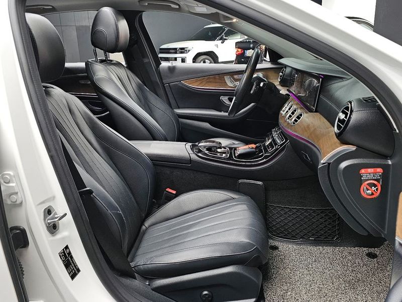 2018 Mercedes-Benz E-Class E300 4MATIC Exclusive photo 15