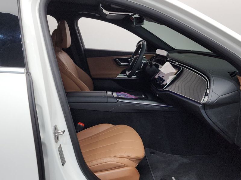 2026 Mercedes-Benz E-Class E200 AMG Line photo 26