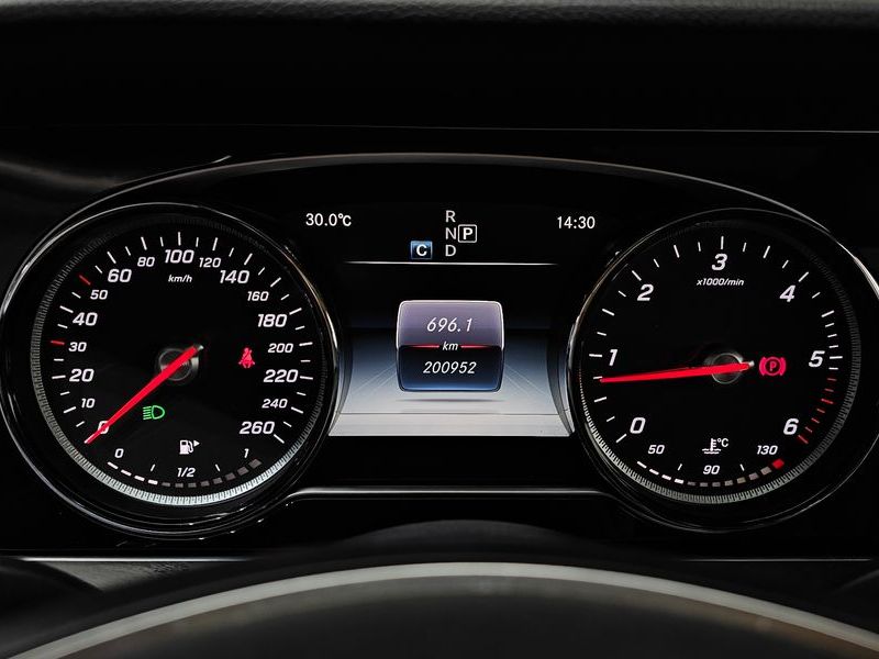 2017 Mercedes-Benz E-Class E220d 4MATIC Avantgarde photo 8
