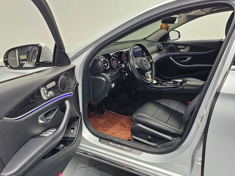 2017 Mercedes-Benz E-Class E220d 4MATIC Avantgarde photo 10
