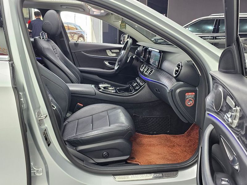 2017 Mercedes-Benz E-Class E220d 4MATIC Avantgarde photo 11