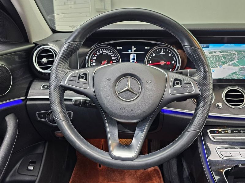 2017 Mercedes-Benz E-Class E220d 4MATIC Avantgarde photo 13