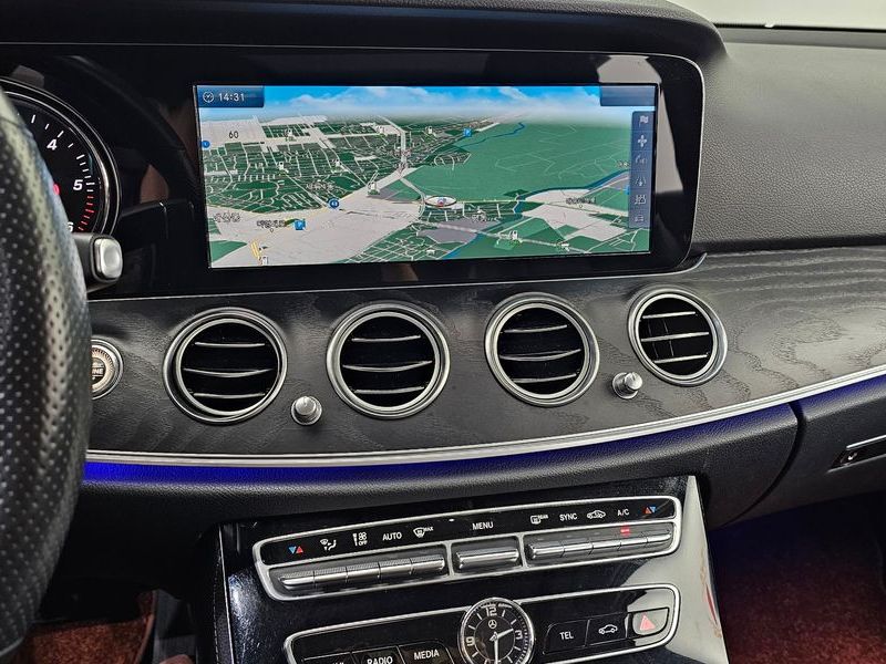2017 Mercedes-Benz E-Class E220d 4MATIC Avantgarde photo 14