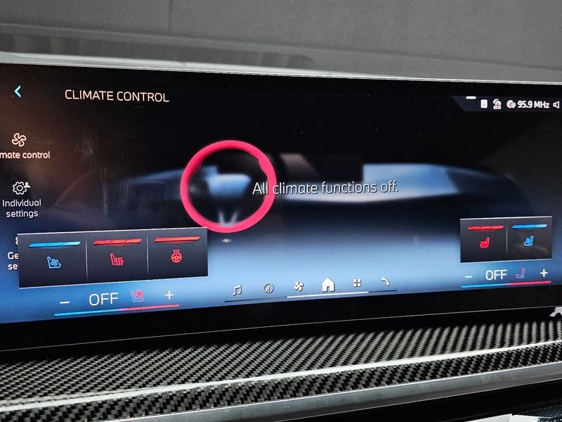 2025 BMW X7 xDrive 40i M Sport 6STR photo 17