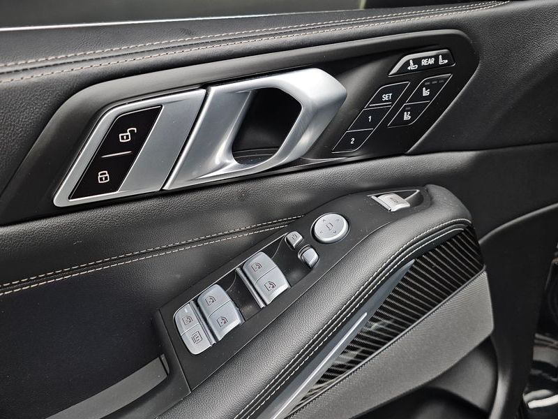 2025 BMW X7 xDrive 40i M Sport 6STR photo 28