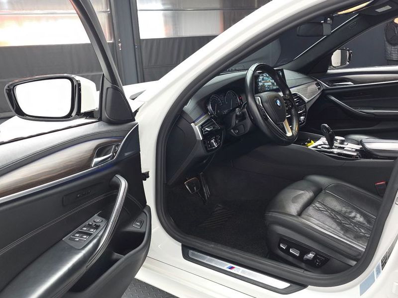 2017 BMW 5 Series 520d xDrive M Sport Package Plus photo 10