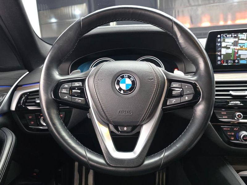 2017 BMW 5 Series 520d xDrive M Sport Package Plus photo 13