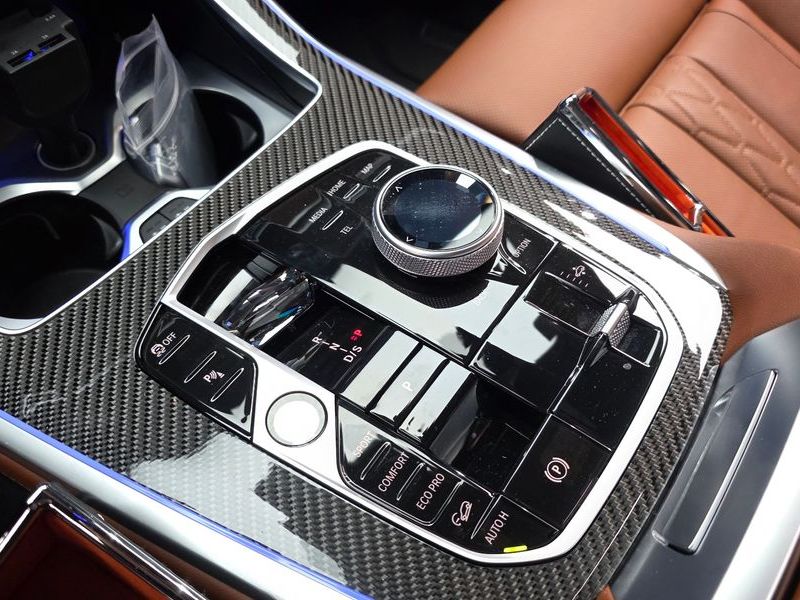 2025 BMW X7 xDrive 40i M Sport 6STR photo 9